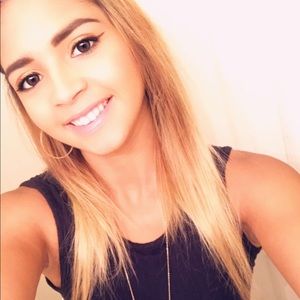 Meet your Posher, Elizabeth